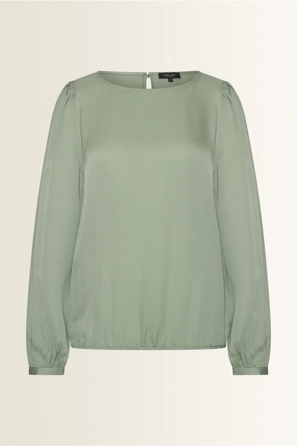 Bloezende satijnen blouse