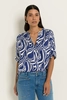 Blouse met swirlprint