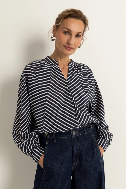 Blouse met wisselende streeprichting