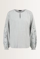 Blouse ton-sur-ton borduurwerk