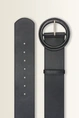 Brede leren riem met grote ronde gesp