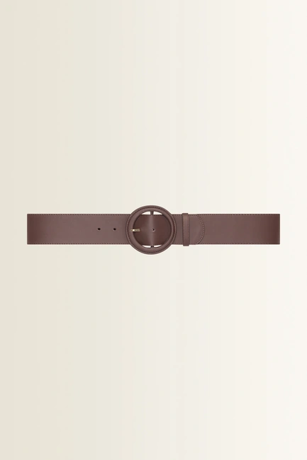 Brede leren riem met grote ronde gesp
