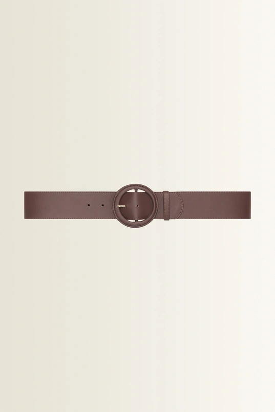 Brede leren riem met grote ronde gesp