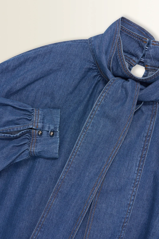 Denim blouse met strikkraag