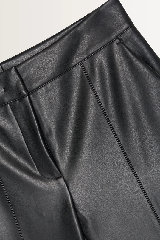 Flared faux leren broek