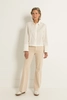 Flared jeans met gevlochten tailleaccent
