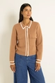 Gebreid vest met contrasterende bies