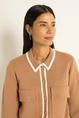 Gebreid vest met contrasterende bies