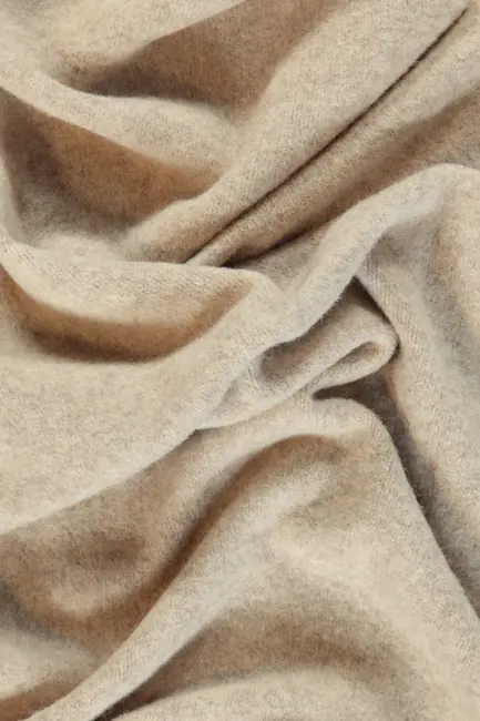 Gebreide driehoeksshawl