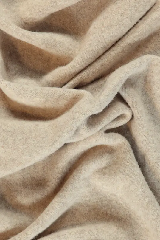 Gebreide driehoeksshawl