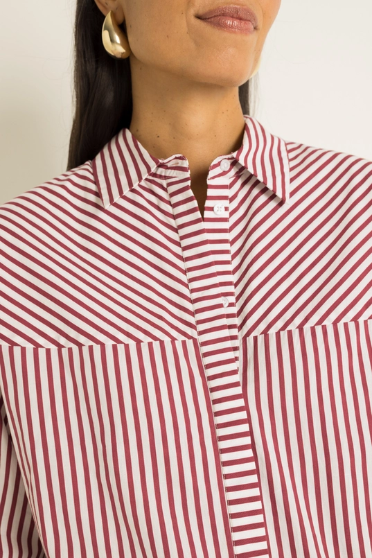 Gestreepte blouse met grafische belijning