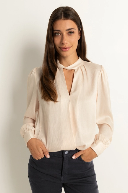 Glanzende blouse met keyhole-detail