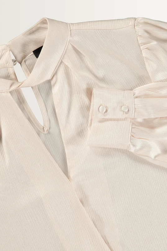 Glanzende blouse met keyhole-detail