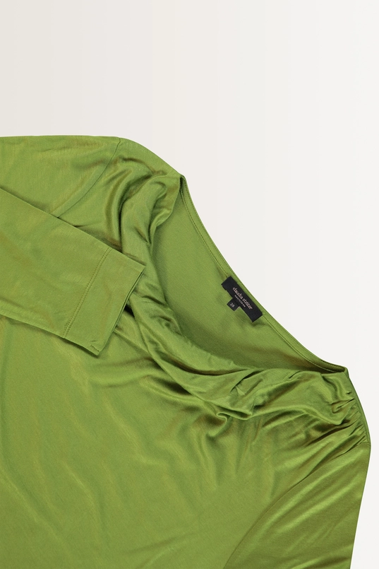 Glanzende top met plooihals