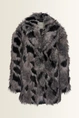 Jas van langharige faux fur met grafisch dessin MAURA