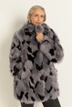 Jas van langharige faux fur met grafisch dessin MAURA