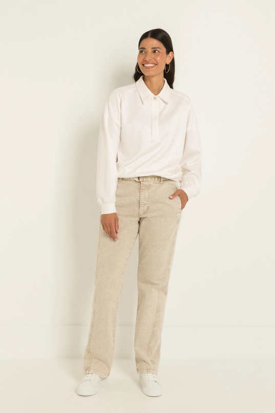 Jeans met ceintuur en verlegde zijnaad