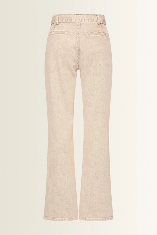 Jeans met ceintuur en verlegde zijnaad