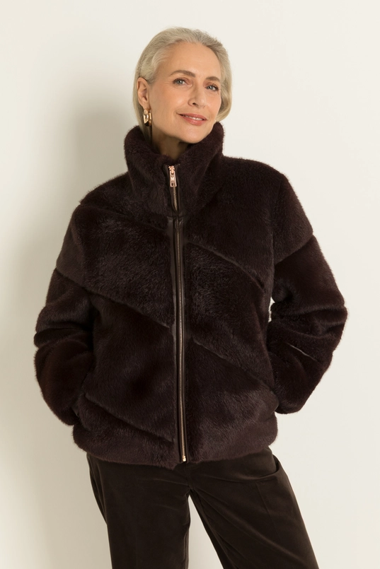 Kort jack van faux fur met diagonale banen MAURA