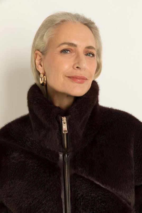 Kort jack van faux fur met diagonale banen MAURA