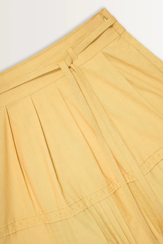 Lange rok met ceintuur en plooidetail