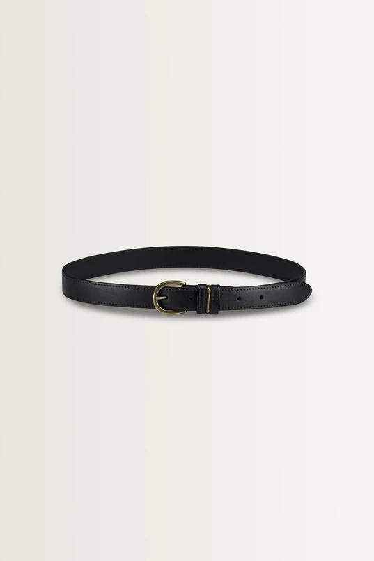 Leren riem met metalen details