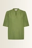 Licht glanzende blouse met V-hals