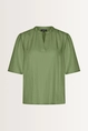Licht glanzende blouse met V-hals