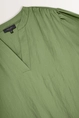 Licht glanzende blouse met V-hals