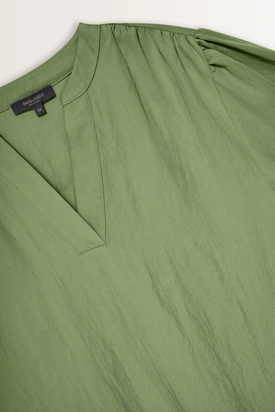 Licht glanzende blouse met V-hals