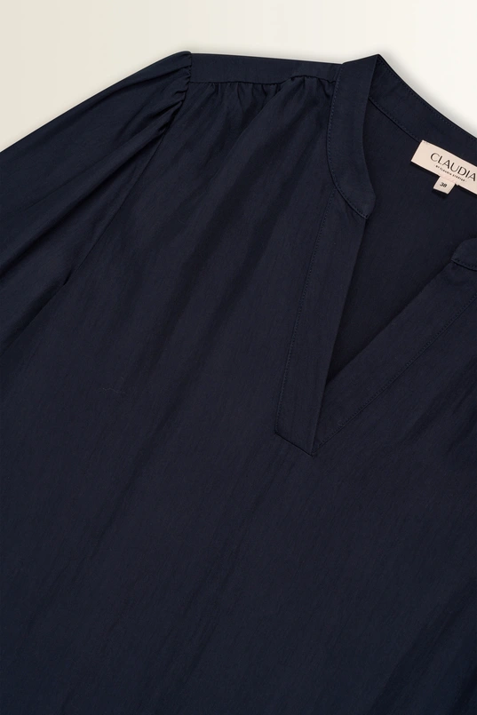 Licht glanzende blouse met V-hals