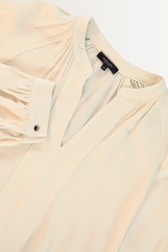 Losvallende blouse plooidetails