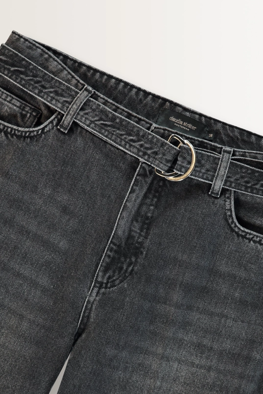 Losvallende jeans met denim riem