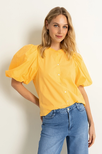 Luchtige blouse met volumemouwen
