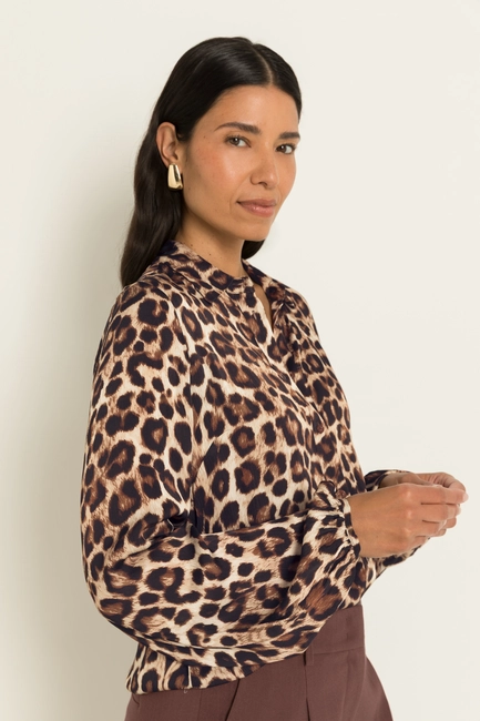 Luipaardprint blouse met puntige overhemdkraag