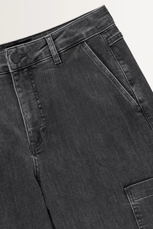 Mid rise cargo jeans