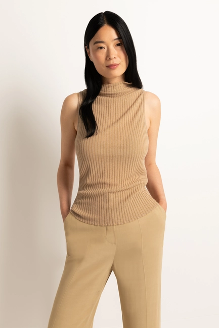 Mouwloze gebreide top