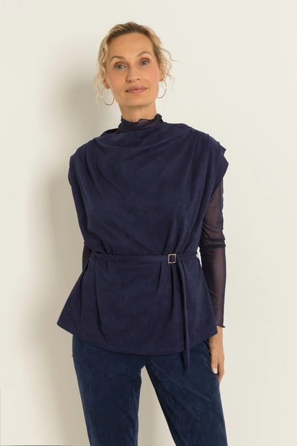 Mouwloze suedine top met ceintuur