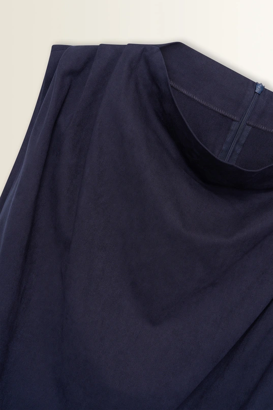 Mouwloze suedine top met ceintuur