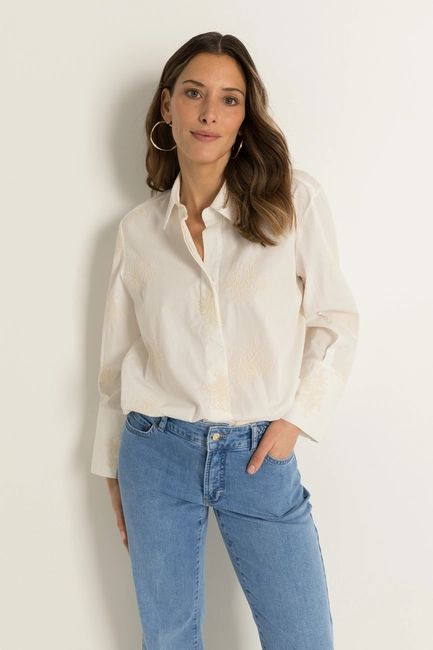 Poplin blouse met verfijnd borduurreliëf
