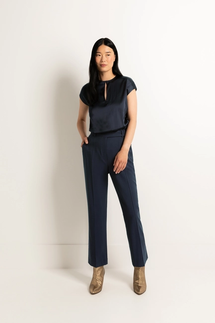 Rechte pantalon met knoopdetail
