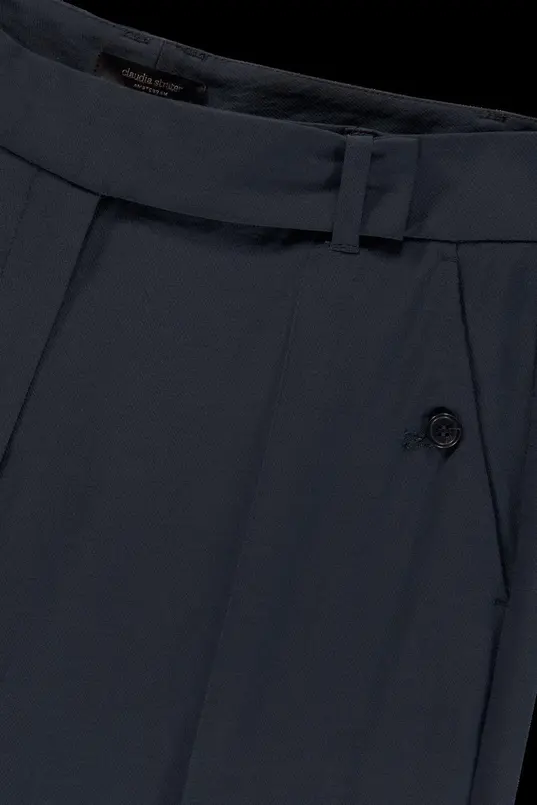 Rechte pantalon met knoopdetail