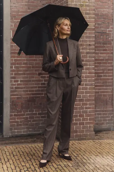 Rechte pantalon met lurexstreep