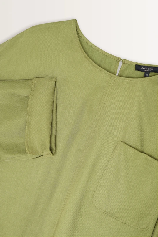 Rechtvallende blouse met subtiele glans
