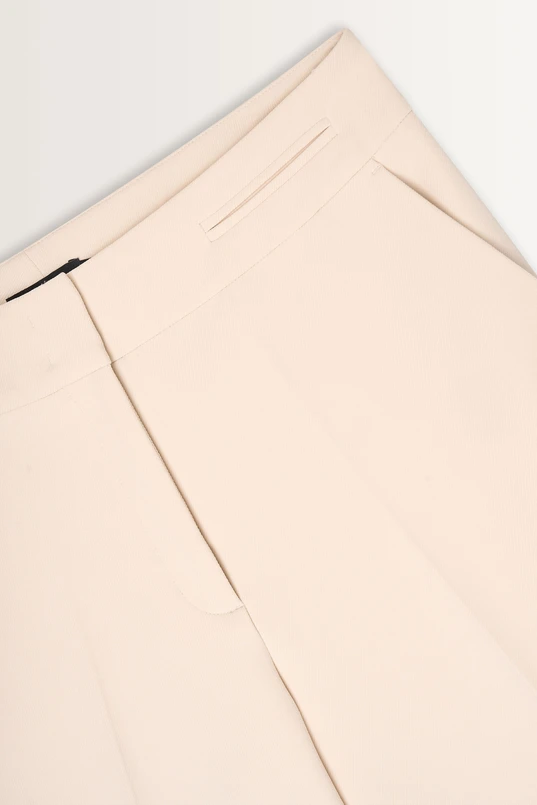 Rechtvallende pantalon met persvouwen