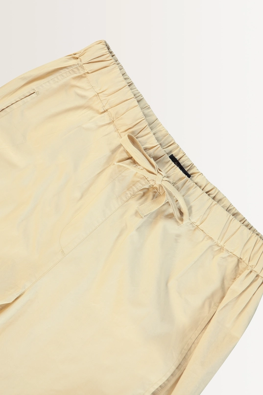 Relaxte broek met strikceintuur