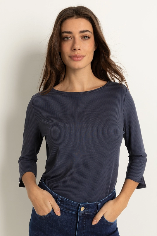 Ribgebreide top met splitdetails