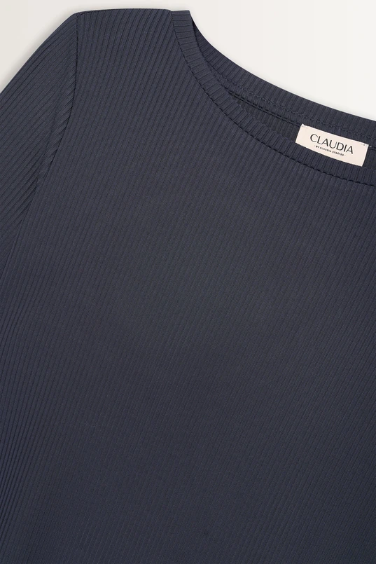 Ribgebreide top met splitdetails