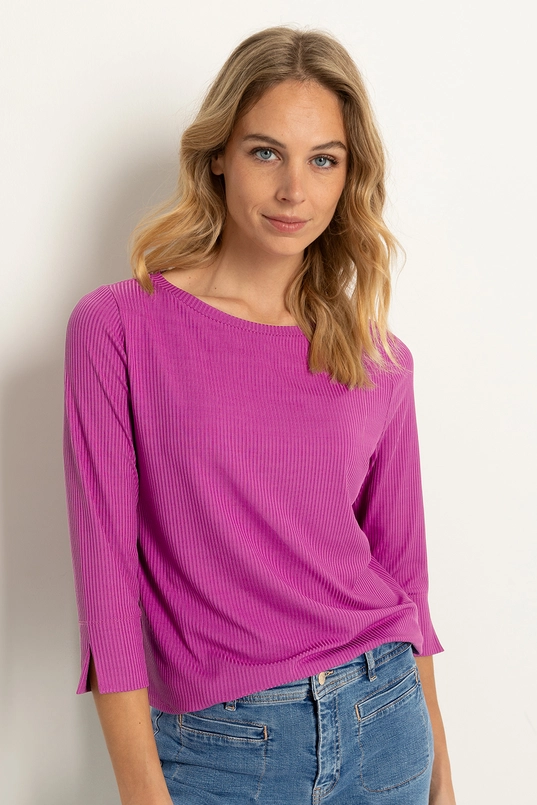 Ribgebreide top met splitdetails