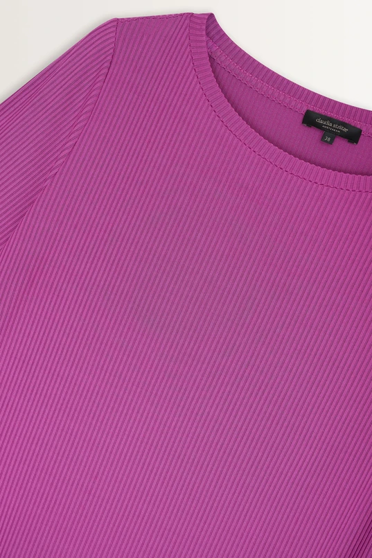 Ribgebreide top met splitdetails